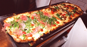Metre long pizza - Pizza Metro Pizza copy