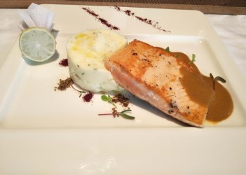Grilled salmon – sautéed Asparagus, garlic mash potato and lobster cream sauce